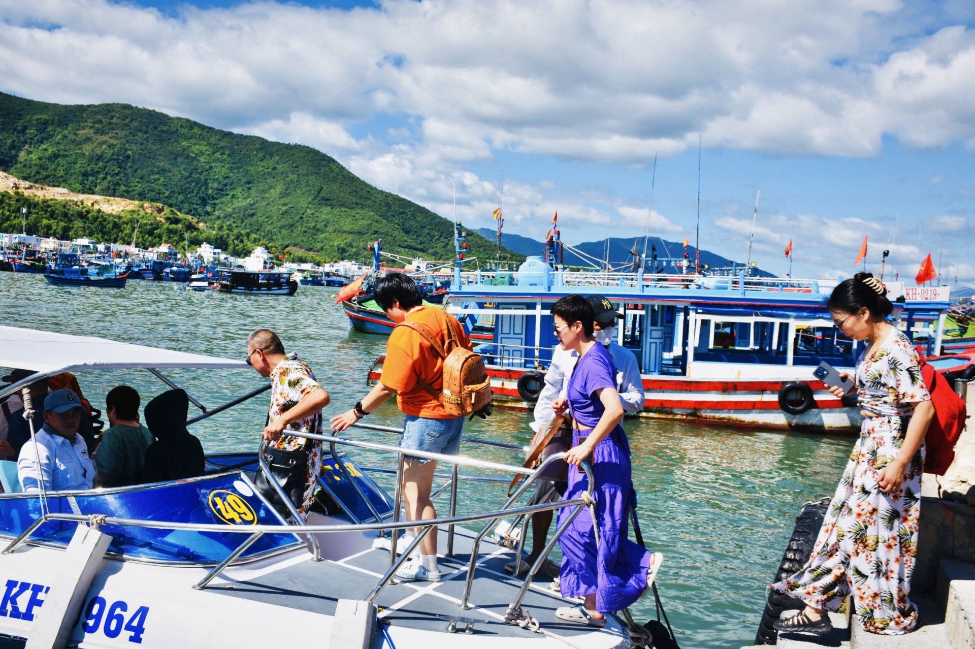 Dịch vụ cho thuê hướng dẫn viên du lịch tại Nha Trang