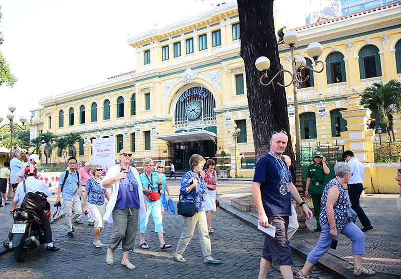 Tour guide rental service in Ho Chi Minh City