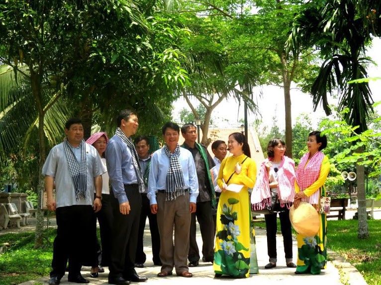 Làm Hướng Dẫn Viên Tại Điểm: Công Việc Ổn Định Hay Hạn Chế?