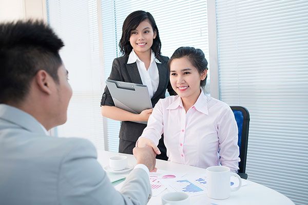 English Interpreting Rates Per Hour in Vietnam: Latest Update 2025
