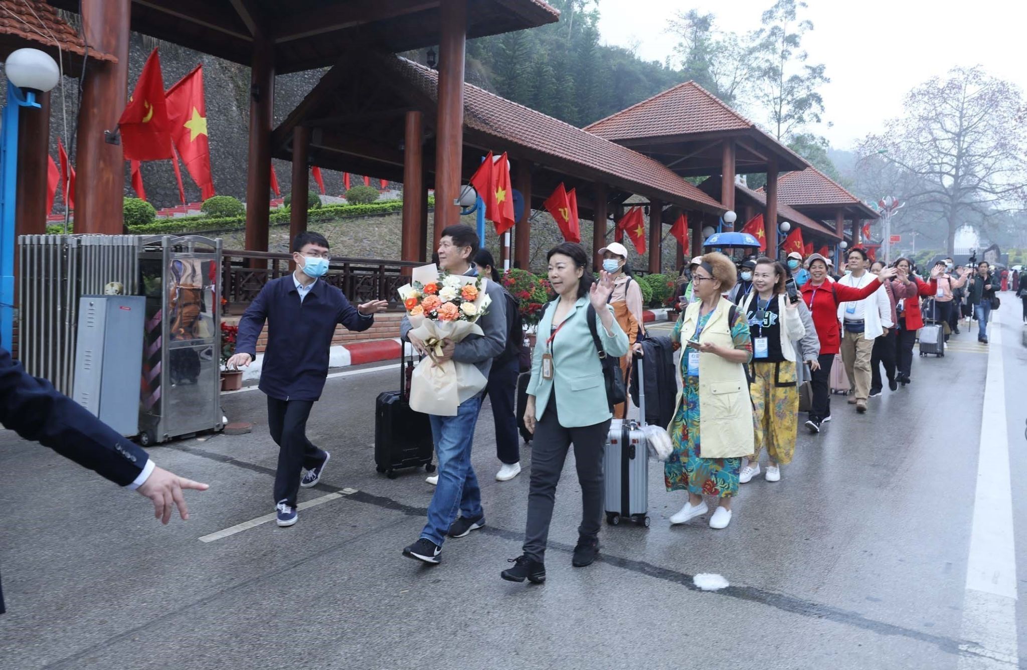 (China tour guide)在越南为中国游客提供越南语导游租赁服务